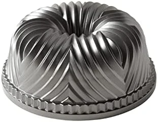 Nordic Ware Bavaria Bundt Pan, 10-Cup, Graphite 5 Nordic Ware Bavaria Bundt Pan, 10-Cup, Graphite - Image 5