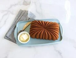 Nordic Ware Loaf Cake Keeper, Blue,12.8"L X 7.3"W X 4.6"H 12 Nordic Ware Loaf Cake Keeper, Blue,12.8"L X 7.3"W X 4.6"H -Nordic Ware 41SPvTUtI6L