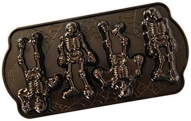 Nordic Ware Skull Cakelet Halloween Bakeware, Haunted Pan, Bronze 11 Nordic Ware Skull Cakelet Halloween Bakeware, Haunted Pan, Bronze - Image 11