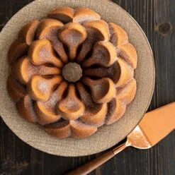 Nordic Ware Magnolia Cast Aluminum Bundt Pan, 10 Cup, Toffee -Nordic Ware 51JLGTNAuqL