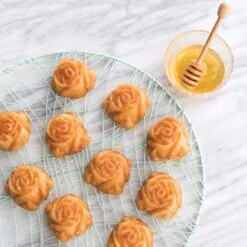 Nordic Ware Rose Bud Pan, 6 Cakelets, Toffee -Nordic Ware 51lbFJnl3oL