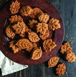 Nordic Ware 92348 Leaflettes Cakelet Pan Bronze, 2.5 Cup Capacity -Nordic Ware 614Pr7qXs5L